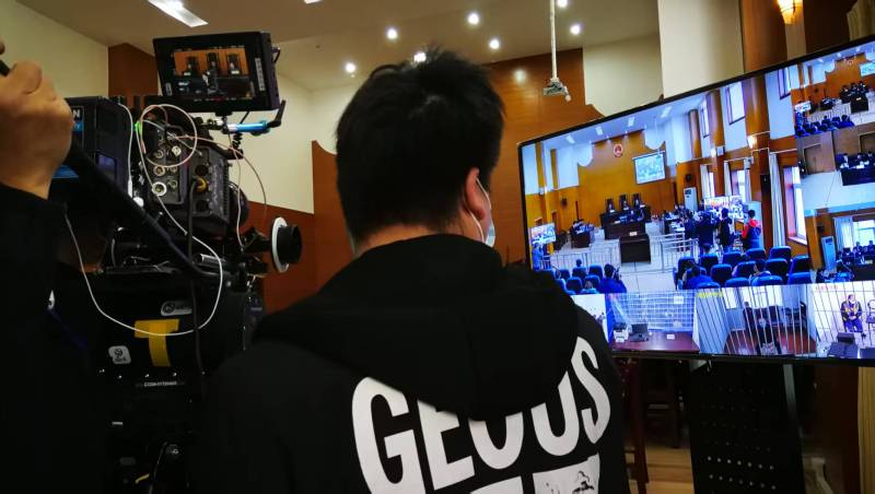 AI生成VS人工创意——城厢区广告片拍摄公司的技术浪漫主义实践